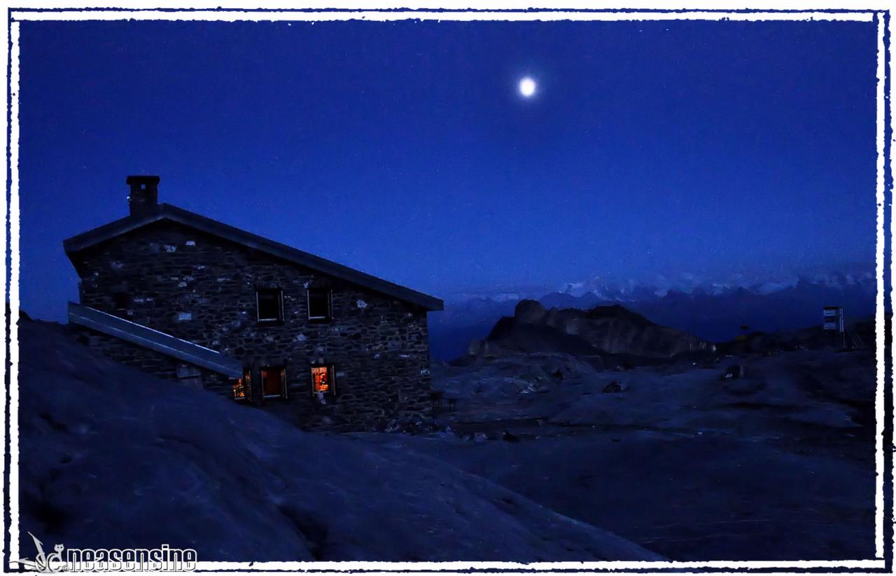 Pleine lune sur Prarochet