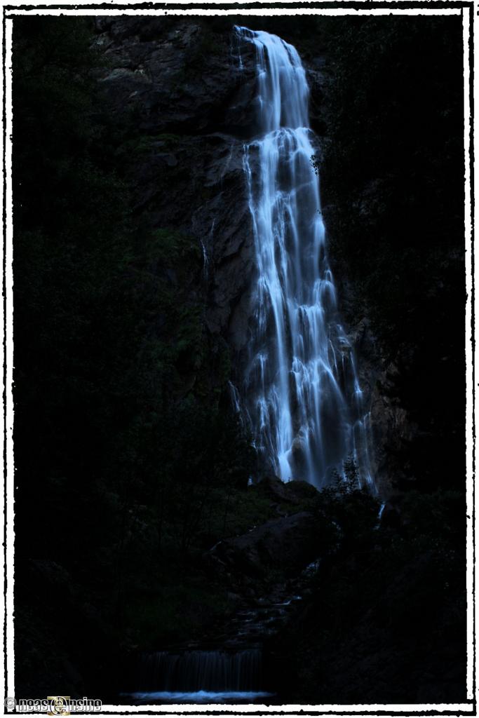 Cascade de la Pissevache au crépuscule