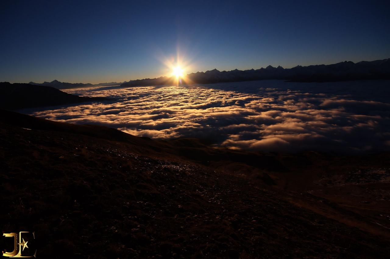 Le soleil se lève à l'Est