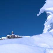 La Quille du Diable dans son écrin blanc