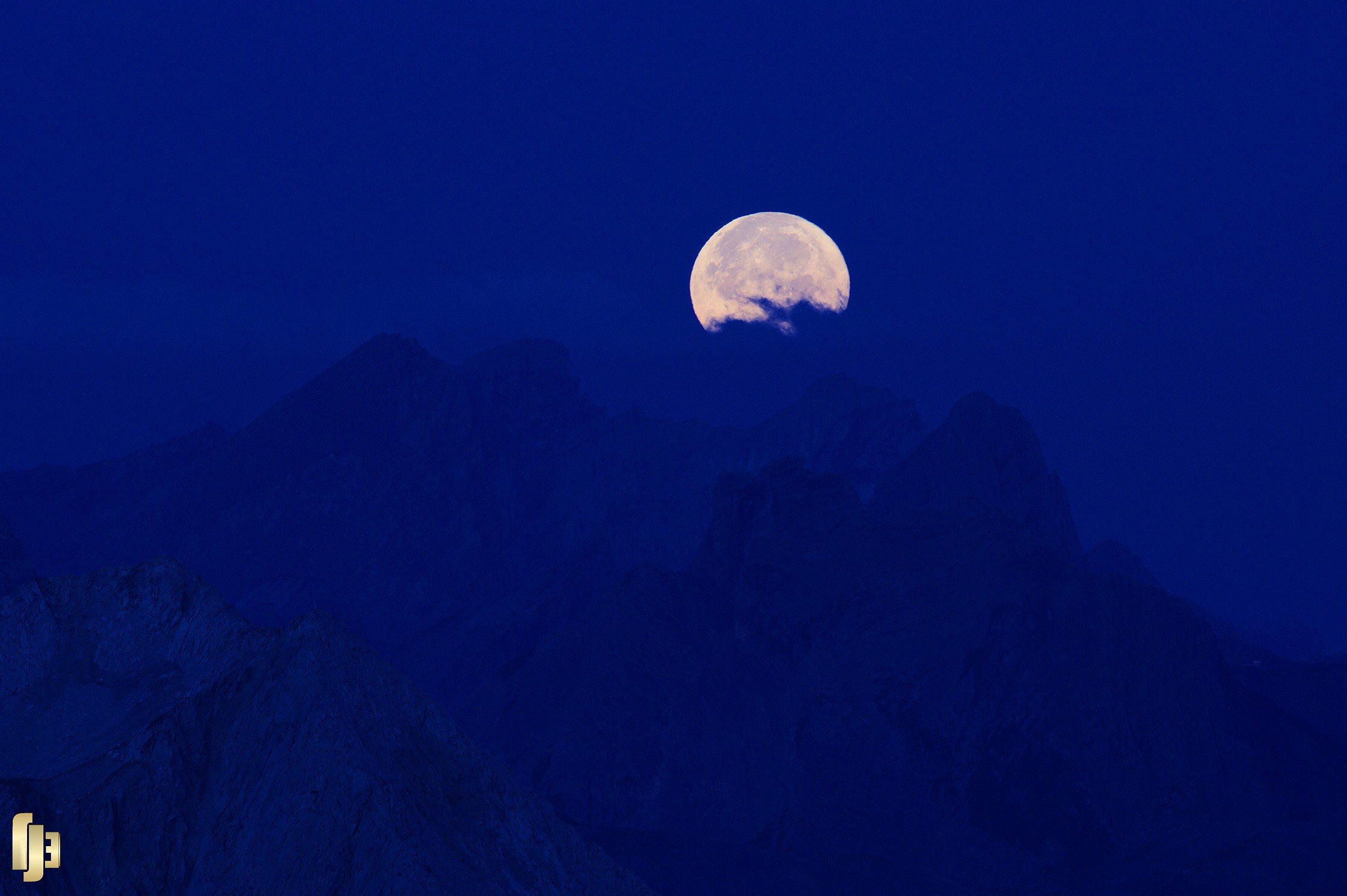Coucher de lune sur le massif des Muverans - art.220850
