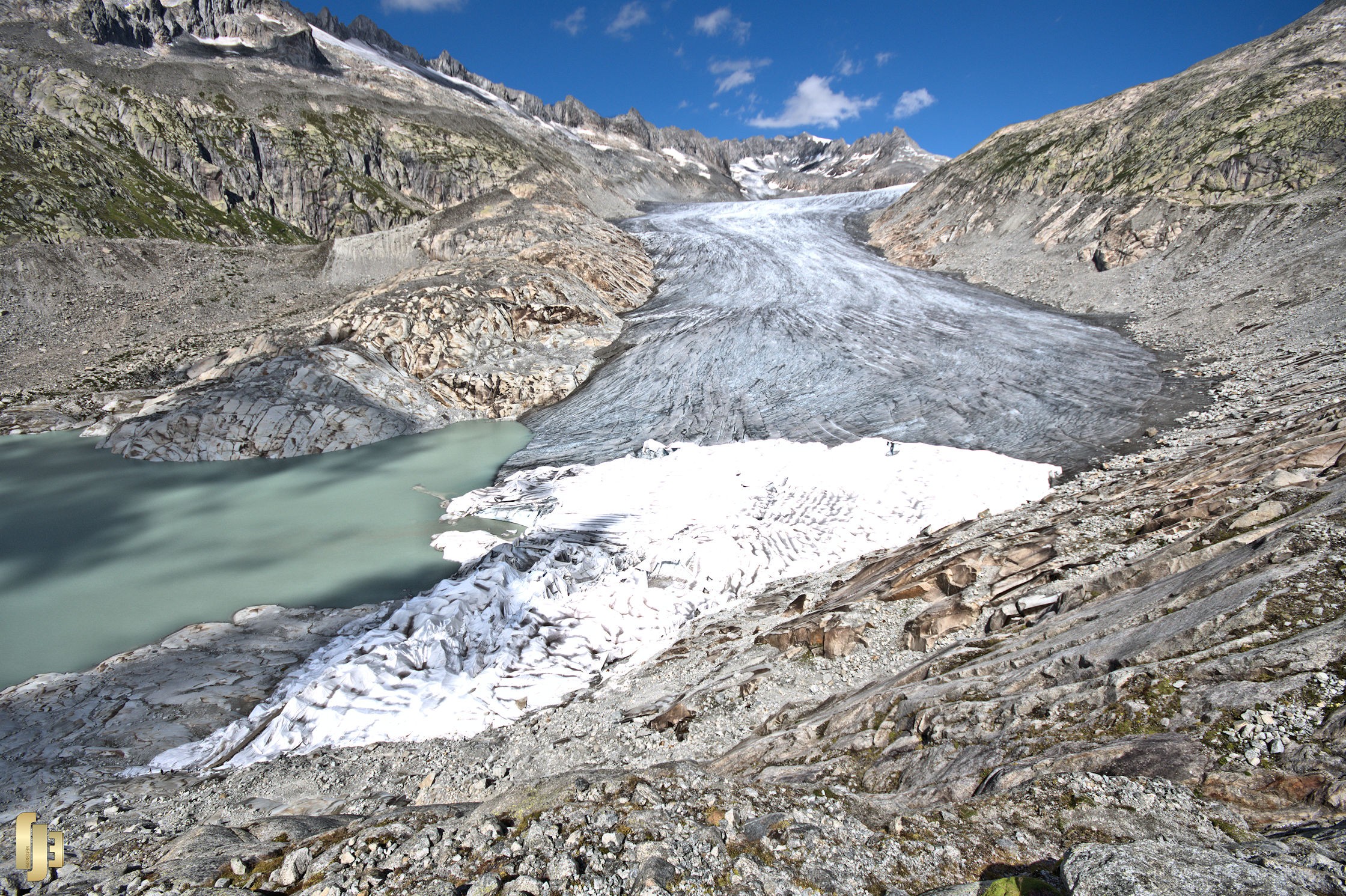 Drap blanc sur le glacier du Rhône - art.200809