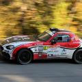 Un bolide fend l'automne